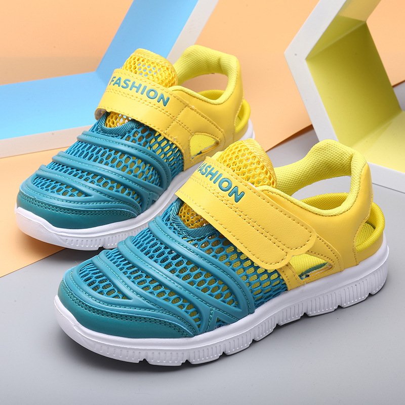 Factory direct sale 2019 summer new children's beach shoes, breathable mesh Velcro, boys and girls sandals wholesale
