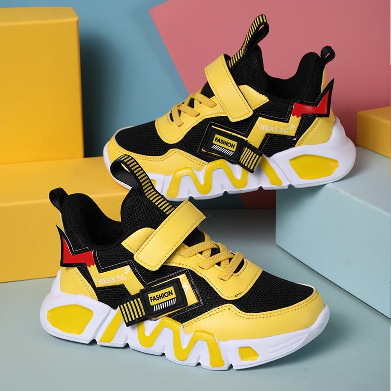 2020 autumn and winter new cartoon Pikachu sports and leisure boys' shoes, breathable middle-aged children's warm children's shoes